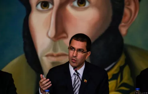 Canciller venezolano tacha de inmorales a presidentes de Brasil y Paraguay
