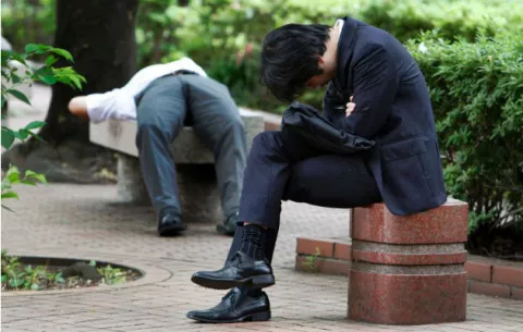 El suicidio de un médico, nuevo caso de muerte por exceso de trabajo en Japón