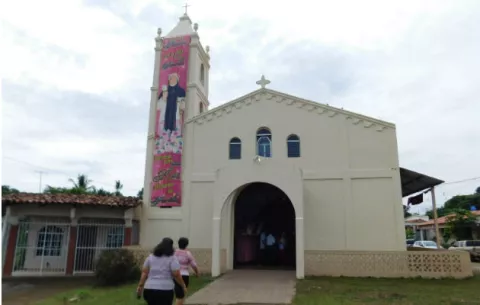 Un grupo de santeños insisten en mantener tradición religiosa