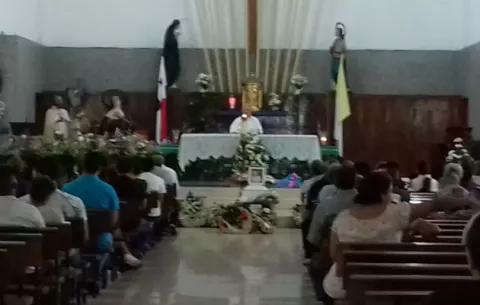 Familiares y amigos le dan el último adiós a Luz Michelle Orocú