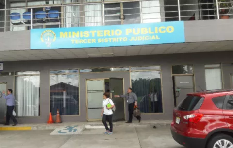 Aprehenden a dos sujetos que lanzaron un maletín con droga