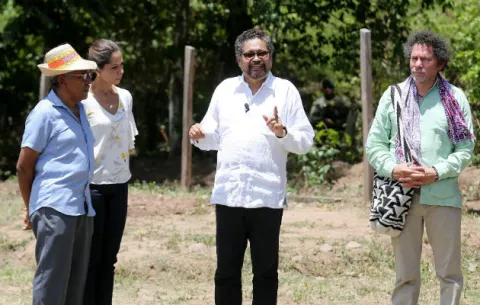 Las Farc mantendrán sus siglas cuando pasen a ser movimiento político legal