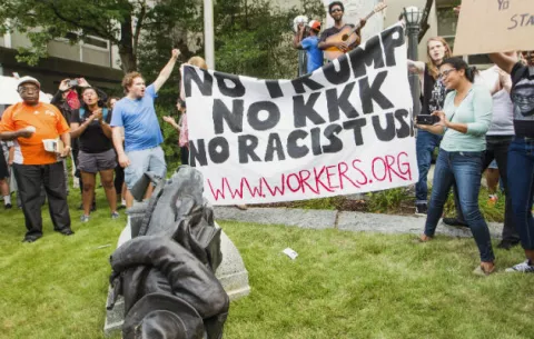 Madre del neonazi de Charlottesville denunció a la Policía agresiones de su hijo