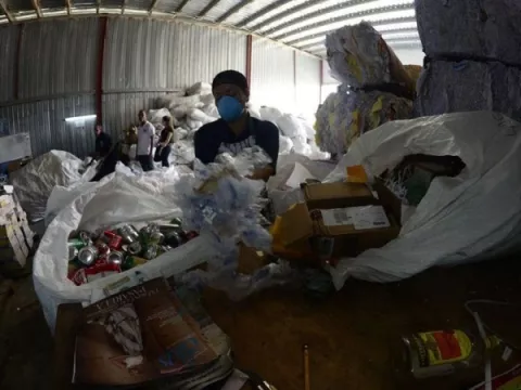 Eliminarán el uso de bolsas plásticas en los comercios 