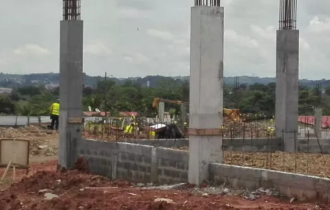 Constructora dice que se mantienen trabados de escuela Costa Rica