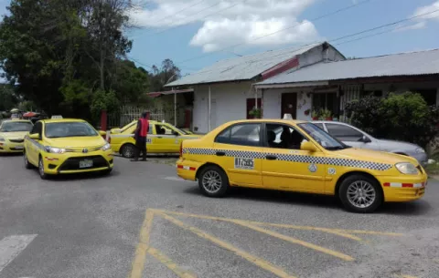 Taxistas protestan contra supuestos traslados de cupos a la Panamá