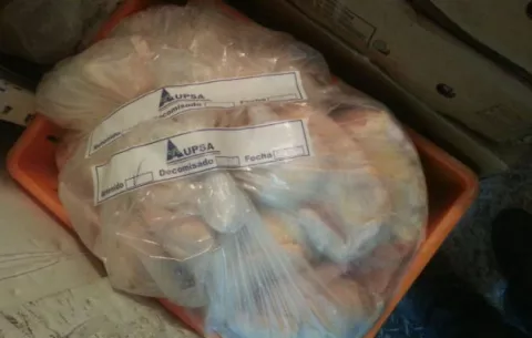 Pollos importados eran vendidos como frescos