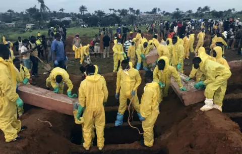 Sierra Leona honra a los más de 450 muertos en deslaves 