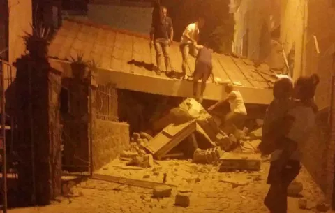 Equipos de rescate intentan localizar a desaparecidos en isla de Ischia