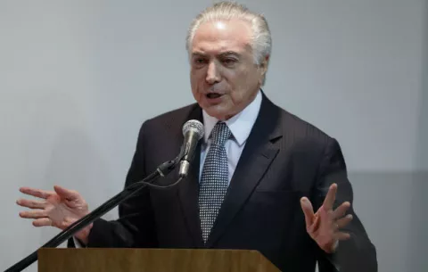 Denuncian al líder del Gobierno de Temer en el Senado en caso de corrupción