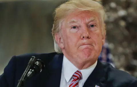 Trump dice que Kim Jong-un tomó una decisión "muy sabia" al no atacar Guam