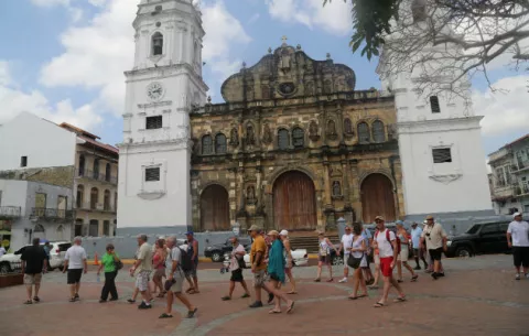 AmCham y Visit USA Panamá firman de turismo