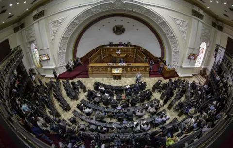 Constituyente propone al Parlamento venezolano comisión de enlace y diálogo