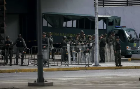 Tropas de la Guardia Nacional Bolivariana rodean la Fiscalía General