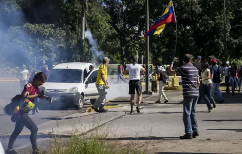 Chile se opone a "golpes y autogolpes" en Venezuela, afirma el canciller
