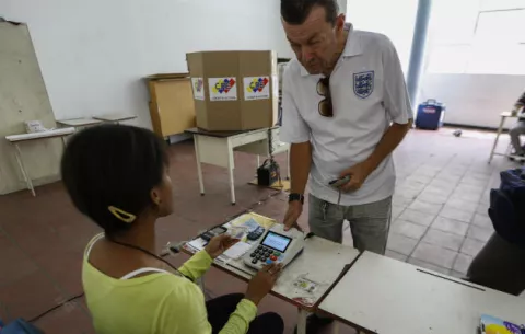 Empresa que hizo recuento de votos en Venezuela denuncia que hubo "manipulación"