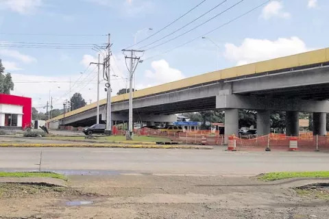 Instan al MOP a concluir  puente elevado vehicular