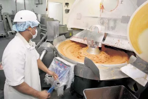 Trabajadores advierten de   acciones por ajuste salarial 