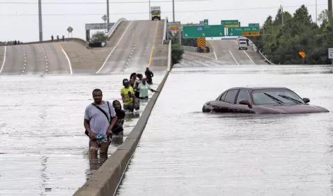 Inundación en  hogares de   Houston  durará  unos quince  días más 