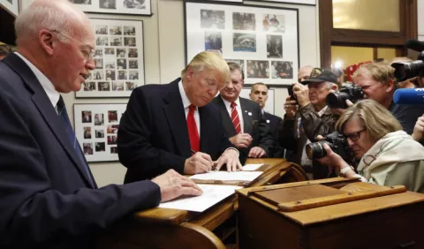 Alianza entre Trump y demócratas