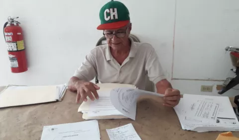 Destituyen a veterinario con   dietilenglicol