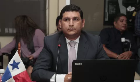 Descontento entre los diputados por labor de secretario de Conades