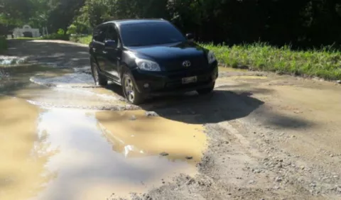 Carretera sigue llena de baches 