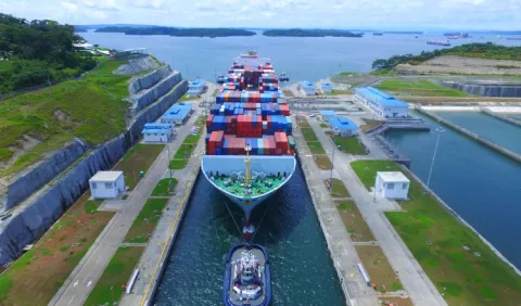 Cosco Yantian, el tránsito   2,000 del Canal ampliado 