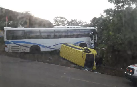 Cinco heridos por colisión entre colegial y bus en Arraiján 