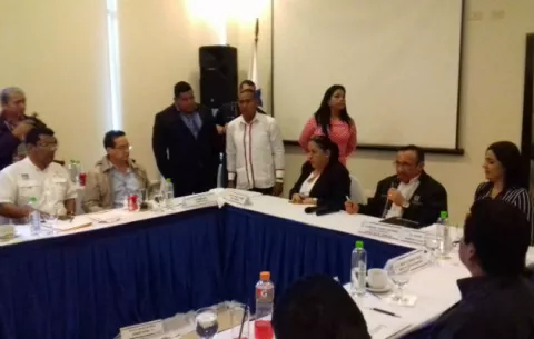 Realizan gabinete social con docentes de áreas de difícil acceso