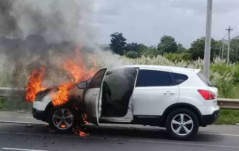 Camioneta arde en llamas en autopista Arraiján-La Chorrera