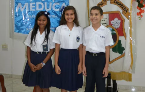 Alumna del colegio Leopoldo Castillo gana concurso de declamación en La Chorrera  