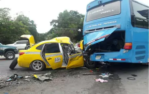 Siete heridos deja accidente entre taxi y bus de la ruta Las Tablas-Panamá