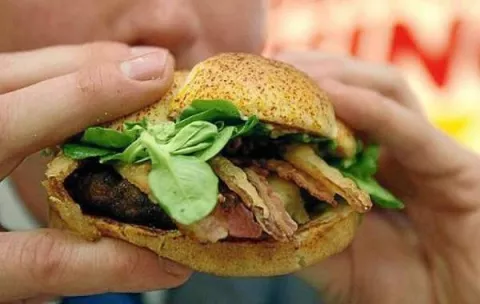 Restaurantes de comida rápida, los que más engañan a los clientes