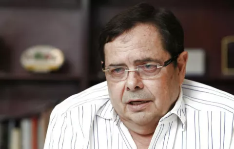 Luis Cucalón es trasladado a El Renacer con tanque de oxígeno
