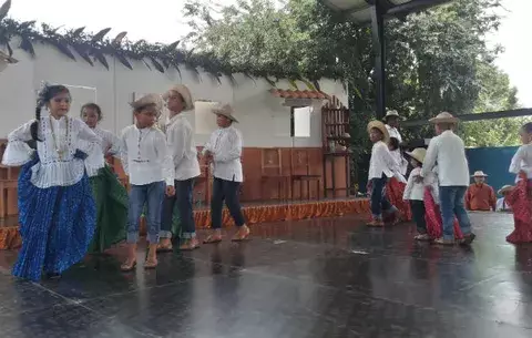 Lucido resultó festival de la Flor de Guate en Atalaya