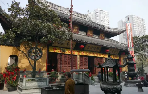 El templo más famoso de Shanghái es movido 30 metros para ganar más espacio