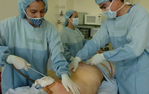 Menores de edad no podrán realizarse cirugías estéticas en Panamá