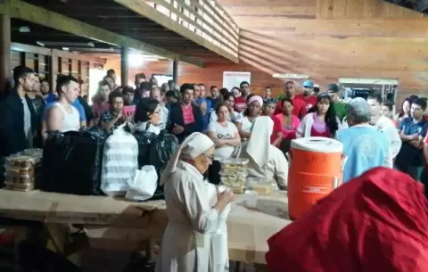 32 cubanos en albergue esperan solicitar visa de turista y regresar a Panamá