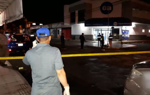 Dan medida cautelar a chorreranos que intentaron hurtar en Caja de Ahorros 