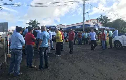 Taxistas inconformes por exigencias de la ATTT en Veraguas