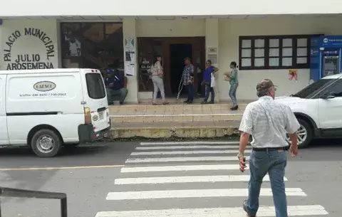 Vicealcalde ejerce cargo y espera audiencia de alcalde de La Villa