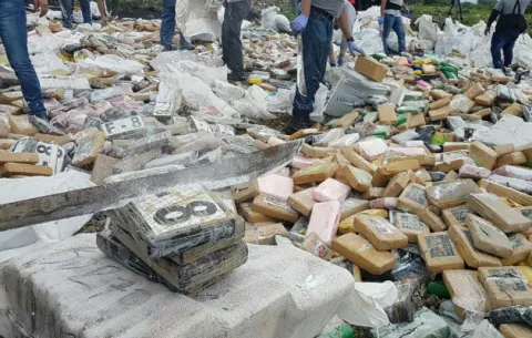 Incineran nueve toneladas de droga en Playa Chiquita