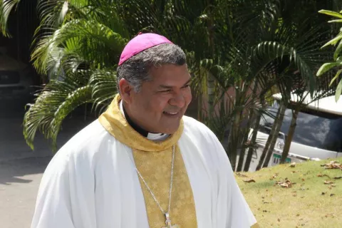 Obispo de Chitré pide tener más control en redes sociales