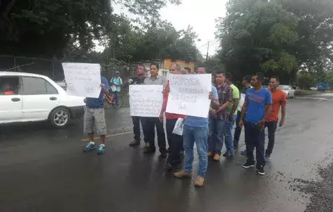 Les adeudan dos quincenas a trabajadores del proyecto Techos de Esperanza en Mariato