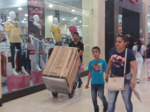Primeras horas del Black Weekend: empresarios cruzan los dedos