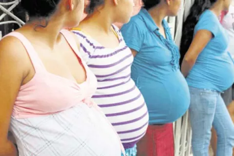 Al menos 27 menores panameñas quedan embarazadas al día