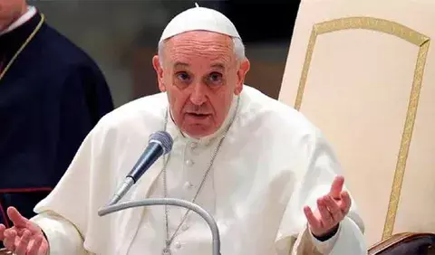 Papa alerta y solicita respuestas frente a  los peligros de la internet