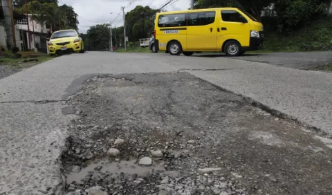 'Nadie se salva de los huecos', según ministro del MOP