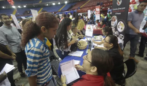 Menos jóvenes ingresan al mercado laboral panameño 
